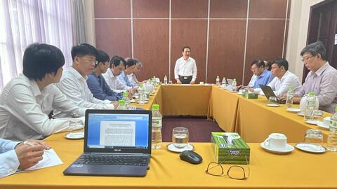 Đoàn công tác của Thường trực Ban Chỉ đạo tổng kết  Nghị quyết số 39-NQ/TW của Bộ Chính trị Khóa IX làm việc  với Nhóm Tư vấn phát triển miền Trung