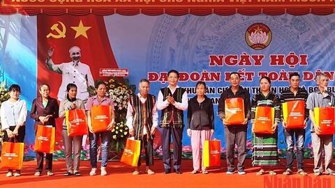 Đồng chí Trần Tuấn Anh dự Ngày hội Đại đoàn kết toàn dân tộc tại Đắk Nông