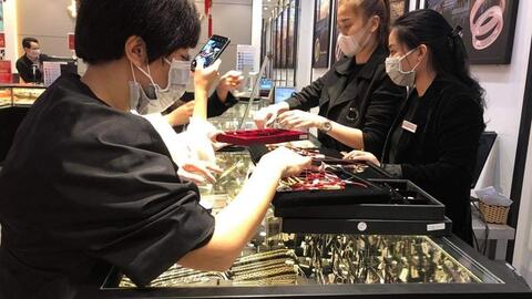 Tổng cục Thuế kiến nghị bắt buộc không dùng tiền mặt khi mua bán vàng