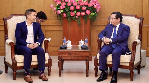 Phó Trưởng Ban Chính sách, chiến lược Trung ương Nguyễn Đức Hiển chủ trì làm việc với Đoàn công tác của Tập đoàn Excelerate Energy