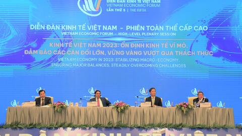 Phiên toàn thể Diễn đàn Kinh tế Việt Nam lần thứ 5  “Ổn định kinh tế vĩ mô, đảm bảo các cân đối lớn, vững vàng vượt qua thách thức”