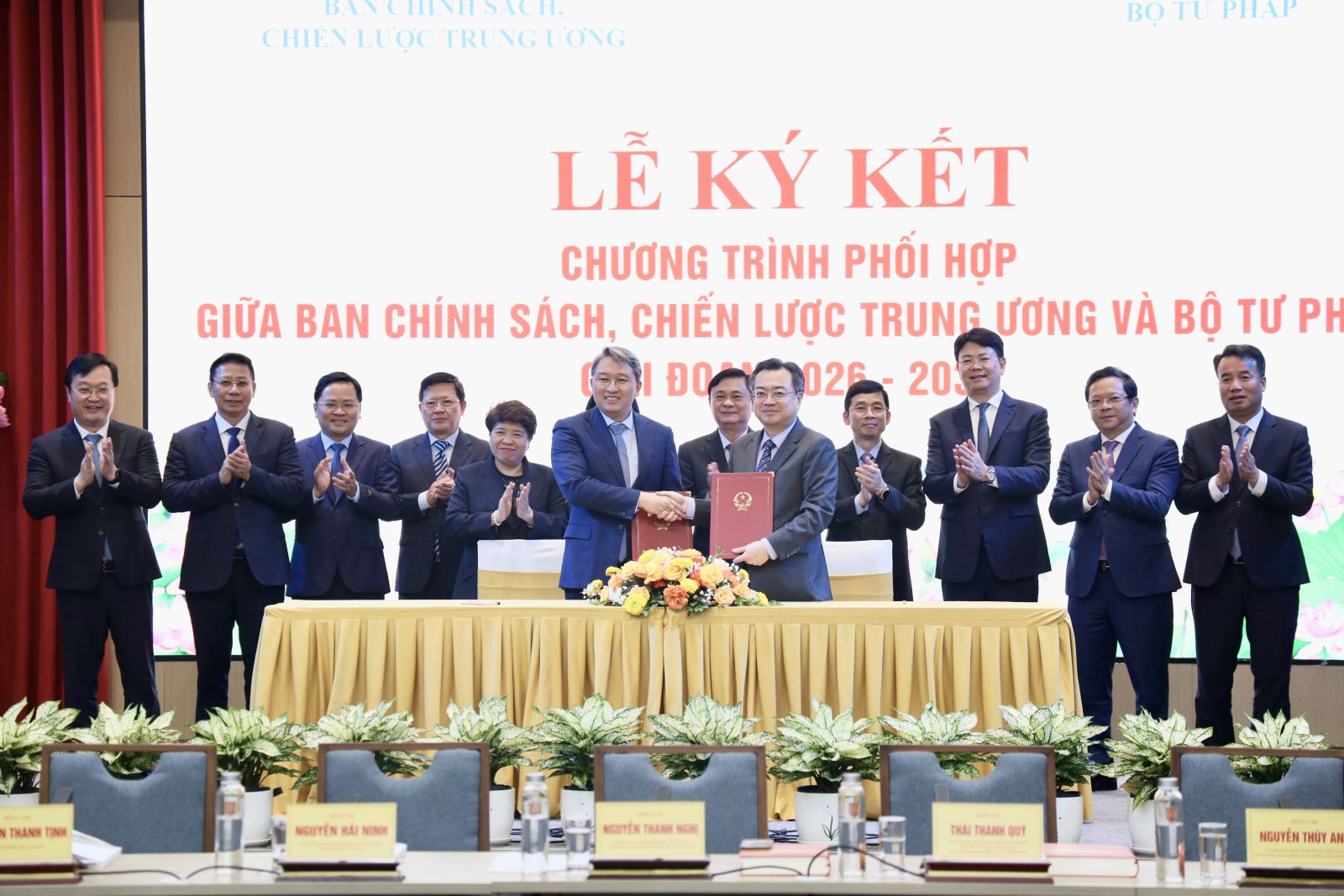 Ban Chính sách, chiến lược Trung ương và Bộ Tư pháp ký kết Chương trình phối hợp công tác giai đoạn 2026-2030