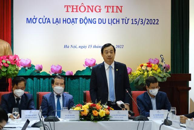 Tổng cục trưởng Tổng cục Du lịch Việt Nam Nguyễn Trùng Khánh thông tin tới báo chí về mở cửa lại hoạt động du lịch từ 15/3/2022