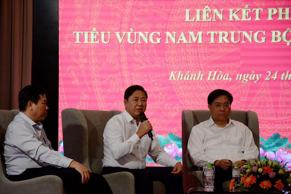 Chủ tịch Ninh Thuận Trần Quốc Nam (ở giữa) phát biểu.