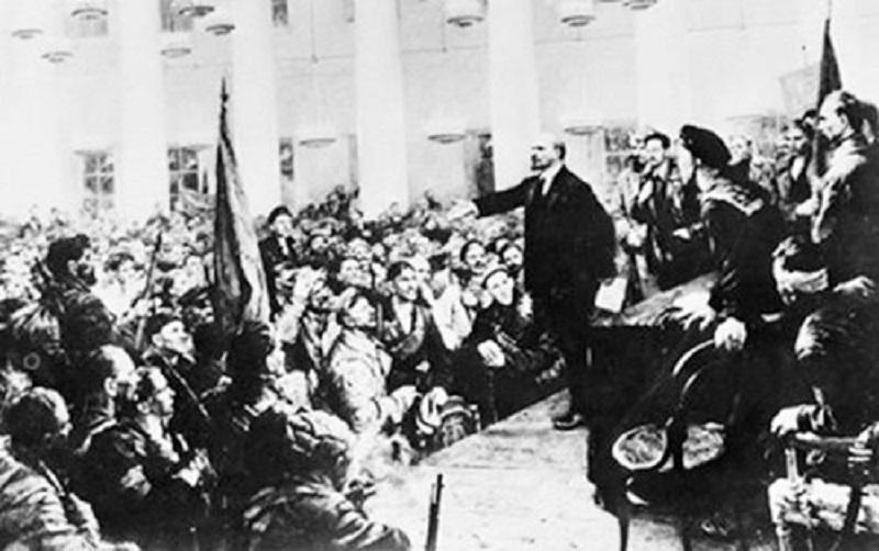 Lãnh tụ Lênin tuyên bố thành lập chính quyền Xô Viết ngày 7.11.1917 - Nguồn: thanhnien.vn