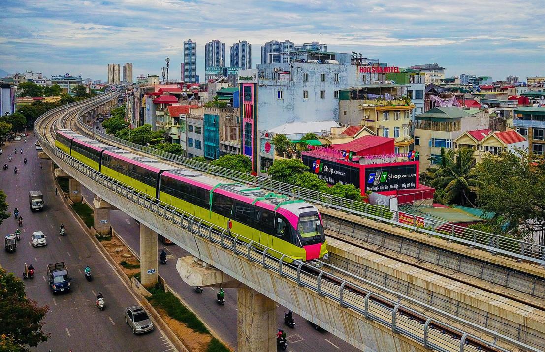 Qu&aacute; tr&igrave;nh triển khai, chuẩn bị đầu tư mạng lưới đường sắt đ&ocirc; thị tại H&agrave; Nội v&agrave; TP. Hồ Ch&iacute; Minh đều&nbsp;rất chậm. (Trong ảnh:&nbsp;tuyến đường sắt đ&ocirc; thị Nhổn - ga H&agrave; Nội. Ảnh:&nbsp;Ho&agrave;ng H&agrave;) &nbsp;