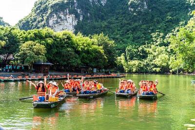 Du lịch Ninh Bình thu hơn 2.500 tỷ trong 2 tháng