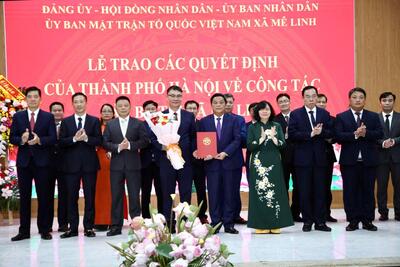 Hà Nội trao quyết định về công tác cán bộ cho các địa phương