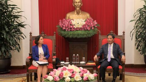 Trưởng Ban Kinh tế Trung ương tiếp tiếp bà Robyn Mudie- Đại sứ Australia tại Việt Nam