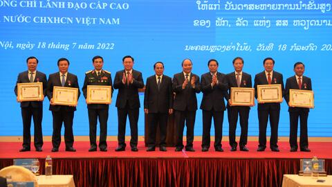 Đảng, Nhà nước Lào trao tặng Huân chương Tự do hạng Nhất cho đồng chí Trần Tuấn Anh, Ủy viên Bộ Chính trị, Trưởng Ban Kinh tế Trung ương