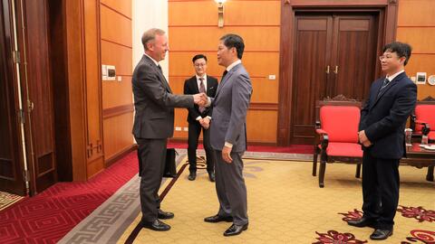 Trưởng Ban Kinh tế Trung ương tiếp ông Gareth Ward, Đại sứ Anh tại Việt Nam đến chào từ biệt