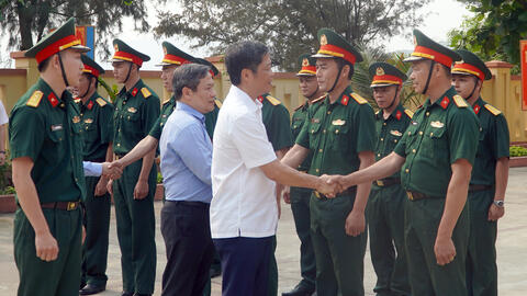 Trưởng Ban Kinh tế Trung ương thăm và làm việc với các đơn vị tại cảng Hòn La, Quảng Bình