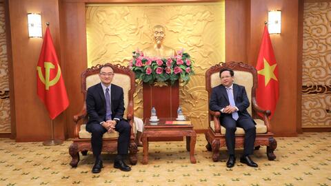 Đồng chí Nguyễn Đức Hiển, Phó Trưởng Ban Kinh tế Trung ương tiếp đoàn công tác của Tập đoàn Huawei