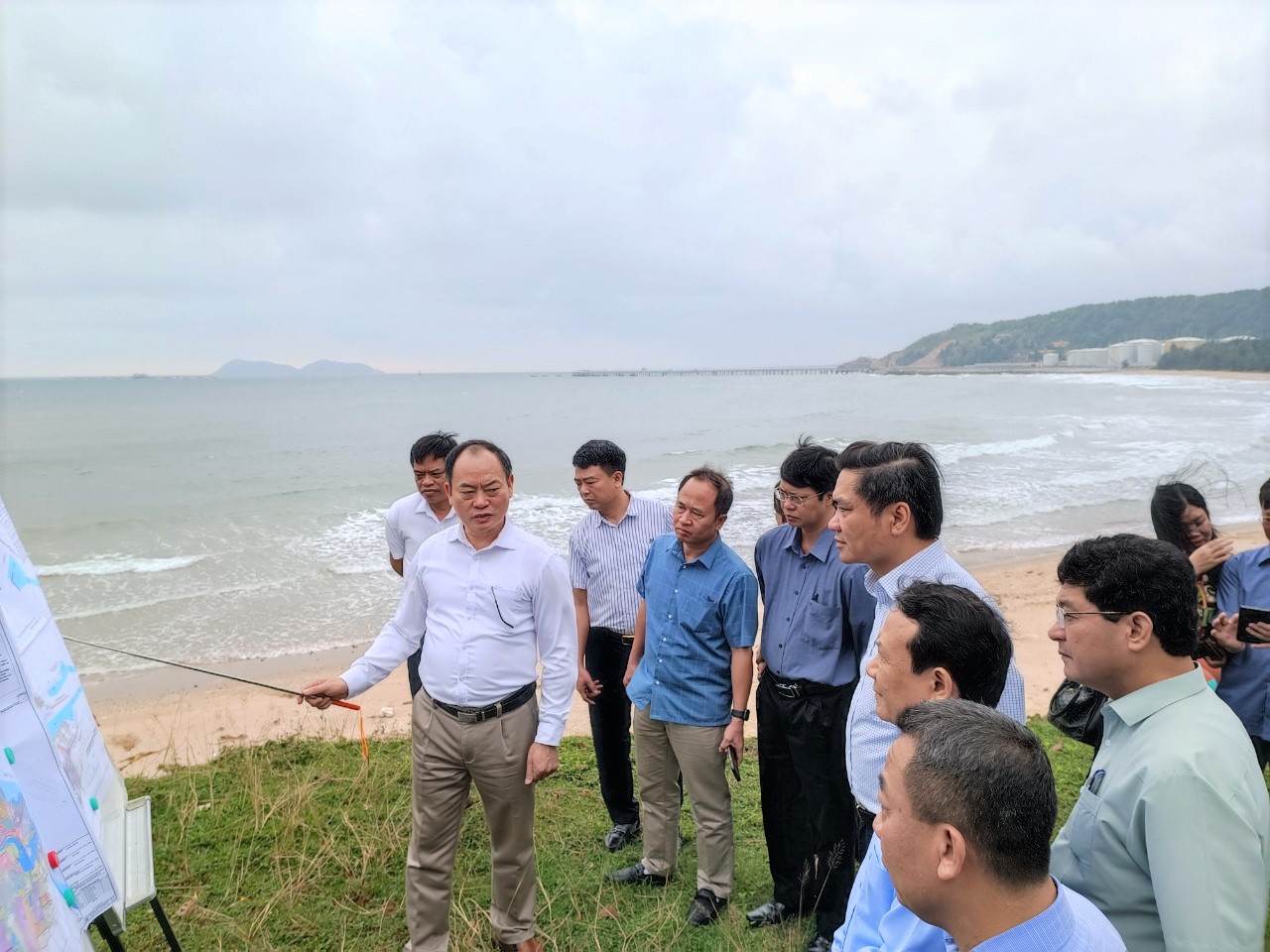 Đoàn công tác Ban Chỉ đạo tổng kết Nghị quyết 26-NQ/TW khảo sát một số hạ tầng chiến lược; khu vực du lịch trọng điểm; quy hoạch ven sông Lam