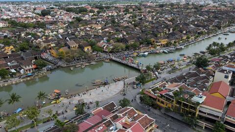 Phát triển hệ thống đô thị ven biển vùng Kinh tế trọng điểm miền Trung trong quy hoạch phát triển hệ thống đô thị Việt Nam