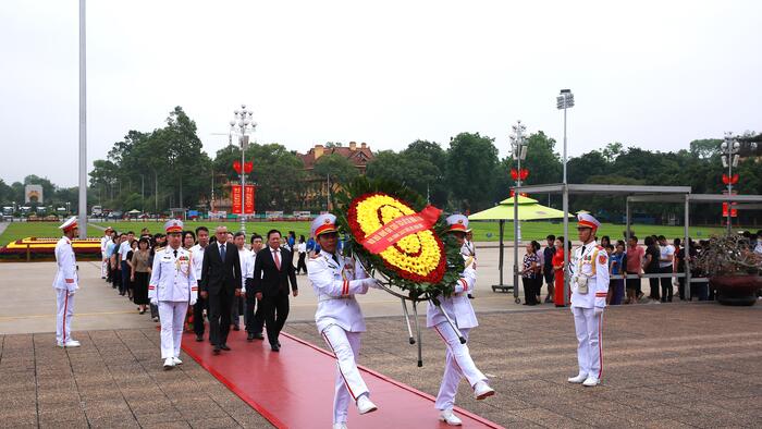 Đoàn Ban Chính sách, chiến lược Trung ương vào Lăng viếng Chủ tịch Hồ Chí Minh