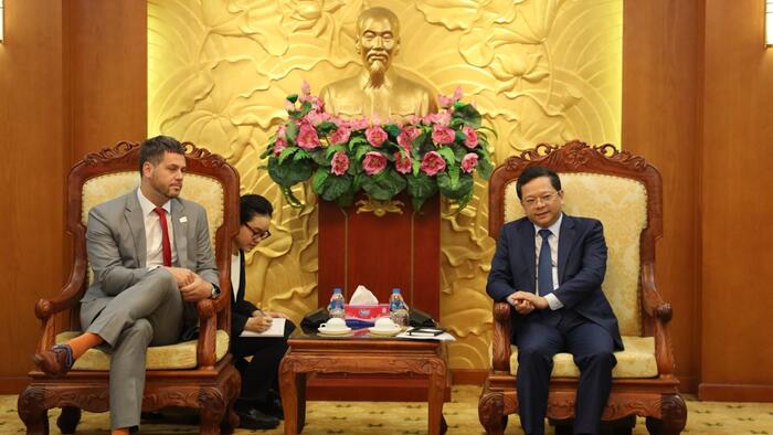 Đồng chí Nguyễn Đức Hiển, Phó Trưởng Ban Kinh tế Trung ương tiếp và làm việc với Đoàn công tác Eurocham tại Việt Nam.