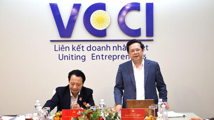 Đoàn công tác của Ban Kinh tế Trung ương làm việc với Liên đoàn Thương mại và Công nghiệp Việt Nam về tình hình thực hiện Nghị quyết số 10-NQ/TW