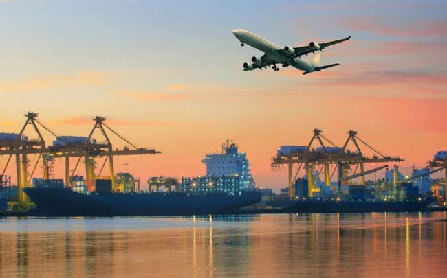 Báo Anh: Chuỗi cung ứng toàn cầu liên tục tắc, doanh nghiệp vận tải sẵn sàng rút ngắn các tuyến chở hàng