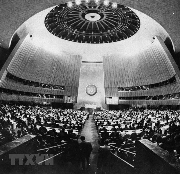 Ngày 20.9.1977, Phiên khai mạc Kỳ họp thứ 32 Đại hội đồng Liên Hợp Quốc tại New York (Mỹ) thông qua Nghị quyết công nhận Việt Nam là thành viên của Liên Hợp Quốc. Ảnh: Tư liệu TTXVN