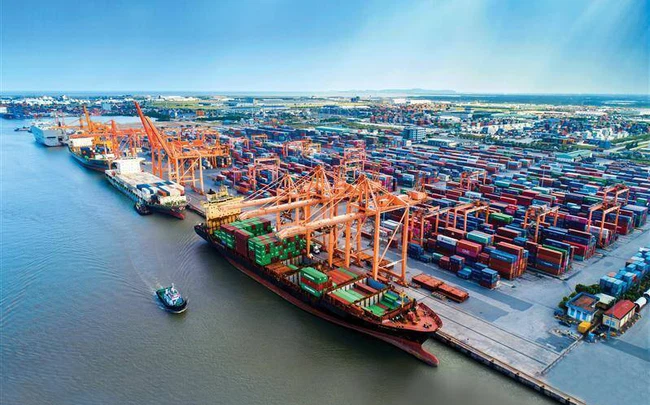 'Kẹt' mạng lưới quốc tế, hàng container qua cảng biển Việt Nam vẫn tăng 18% 'Kẹt' mạng lưới quốc tế, hàng container qua cảng biển Việt Nam vẫn tăng 18%