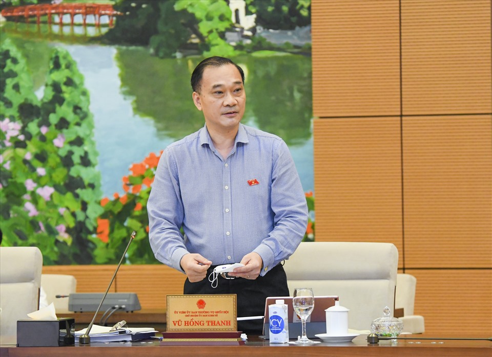 Chủ nhiệm Ủy ban Kinh tế Vũ Hồng Thanh phát biểu tại phiên họp. Ảnh: M.Hùng