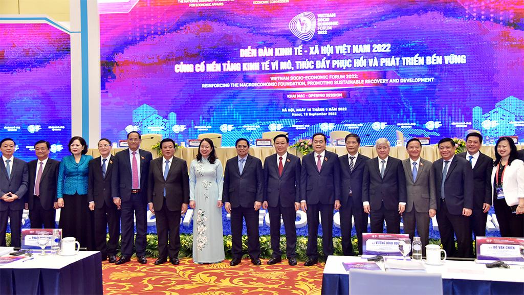 Một số hình ảnh khai mạc diễn đàn Kinh tế - Xã hội Việt Nam 2022