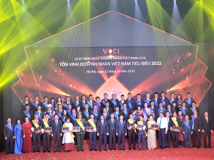 Vinh danh 60 doanh nhân Việt Nam tiêu biểu năm 2022 - 1