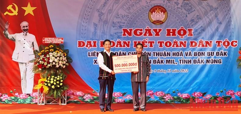 Đồng chí Trần Tuấn Anh dự Ngày hội Đại đoàn kết toàn dân tộc tại Đắk Nông ảnh 1