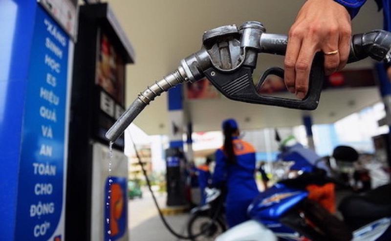 Giá xăng dầu trong nước điều chỉnh theo giá thế giới là nguyên nhân chính đẩy CPI tháng 11 tăng.