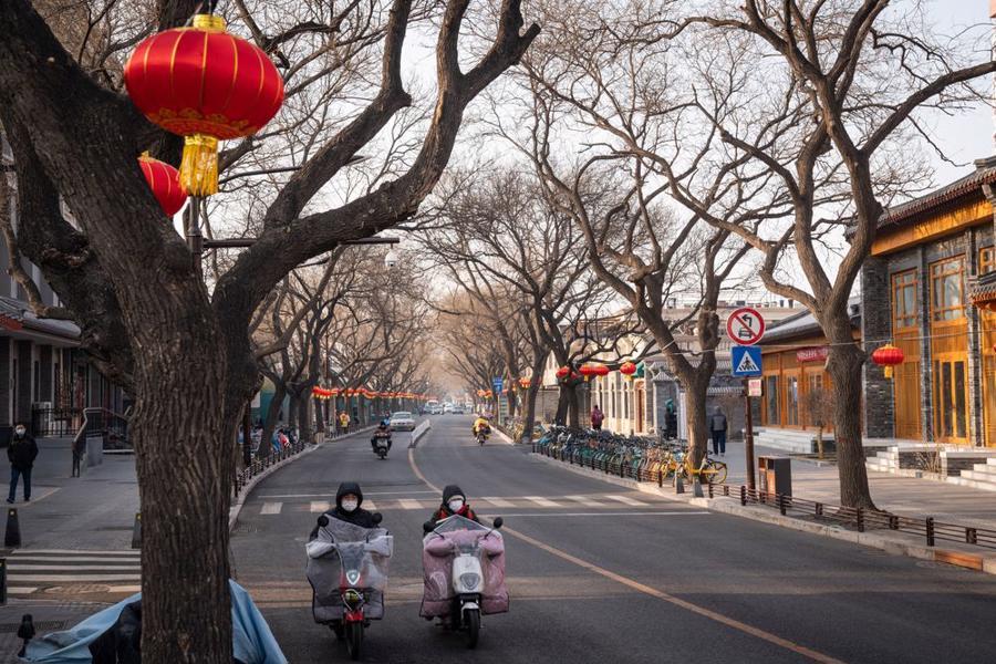 Đường phố Bắc Kinh vắng vẻ v&agrave;o th&aacute;ng 1/2021 - Ảnh:&nbsp;Bloomberg