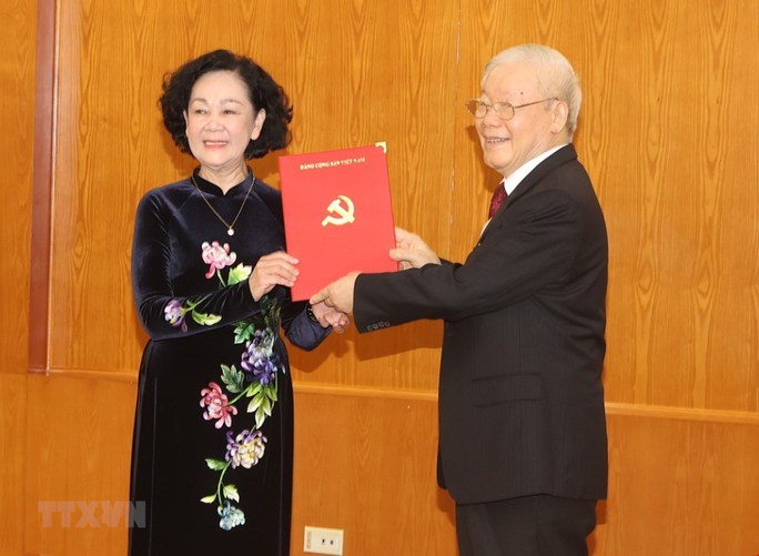 Tổng Bí thư Nguyễn Phú Trọng trao quyết định phân công Thường trực Ban Bí thư - Ảnh 1.