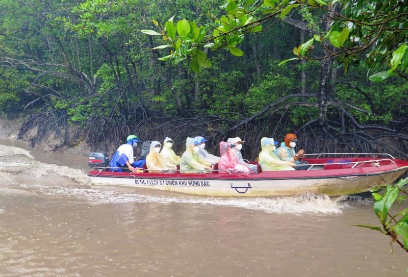 Du lịch xanh hướng tới phát thải bằng 0 không chỉ là xu thế chung mà còn là chiến lược phát triển của các doanh nghiệp nếu không muốn đứng ngoài "cuộc chơi". Ảnh: Cần Giờ gắn du lịch cộng đồng với du lịch xanh.