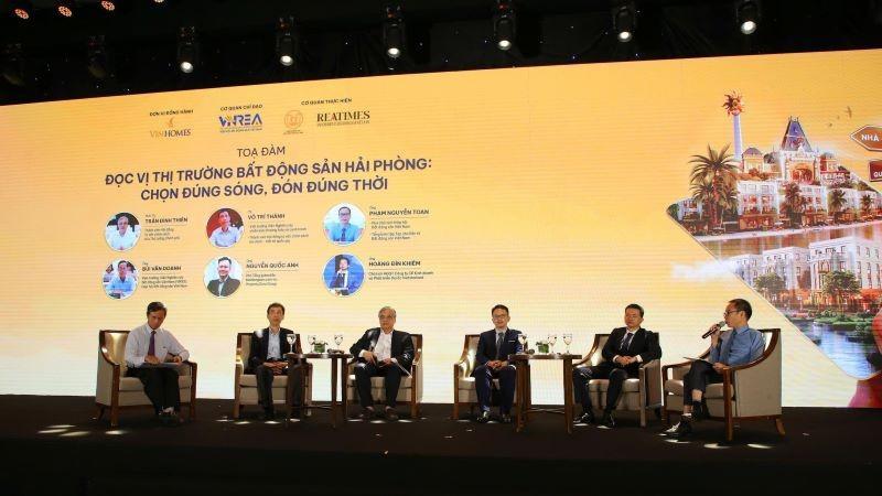 Các chuyên gia trao đổi tại Hội thảo. (Ảnh: PV)