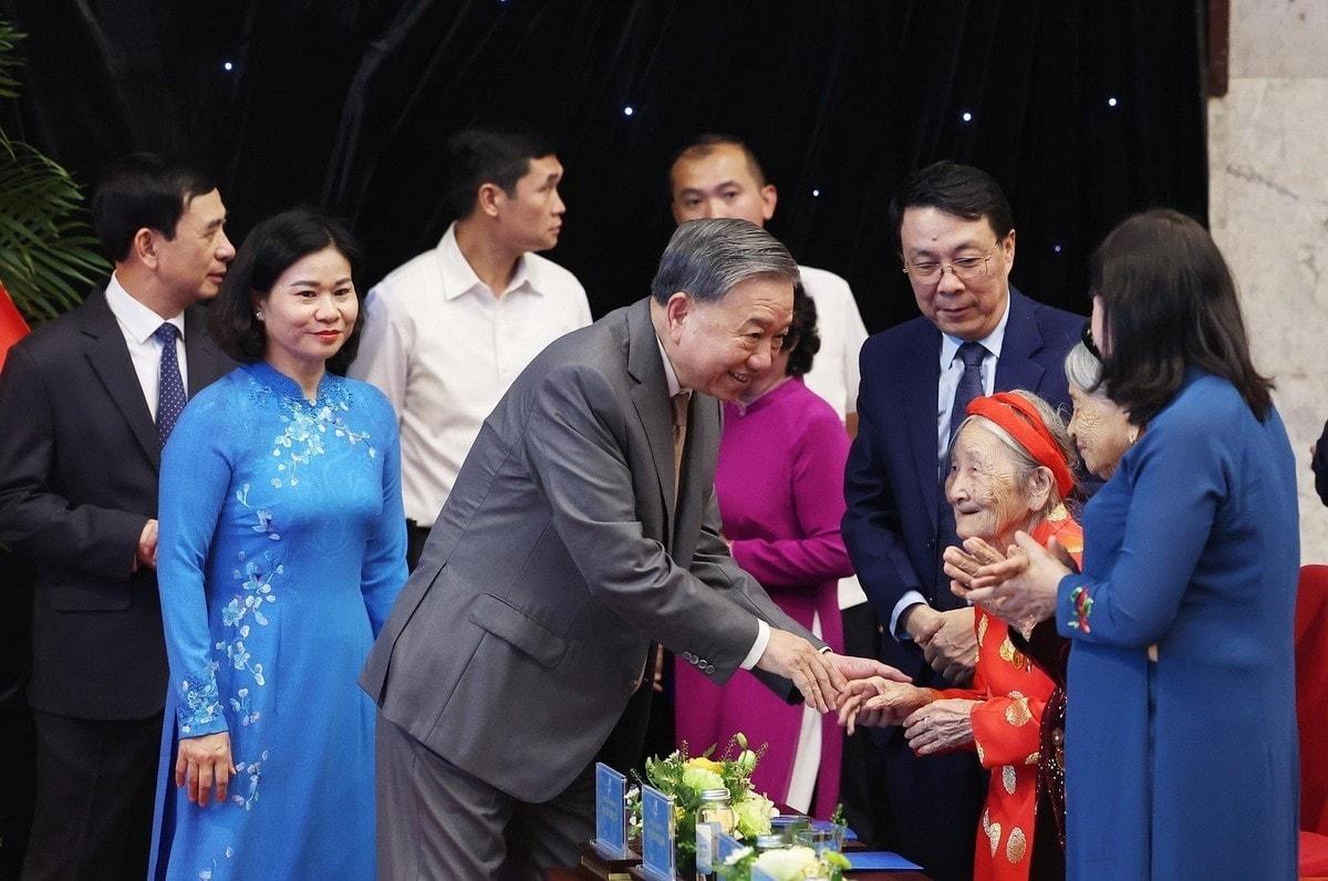 0210-tong-bi-thu-hoi-lien-hiep-phu-nu-viet-nam-13.jpg